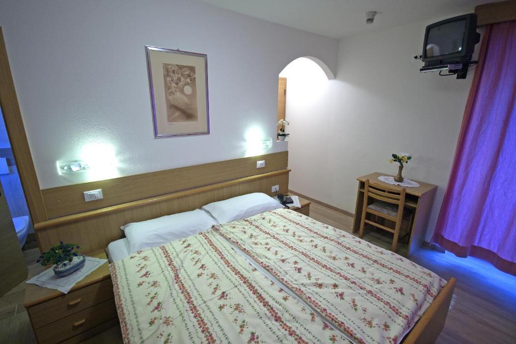 Hotel La Molinella Soraga Oda fotoğraf