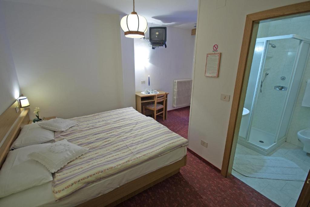 Hotel La Molinella Soraga Oda fotoğraf